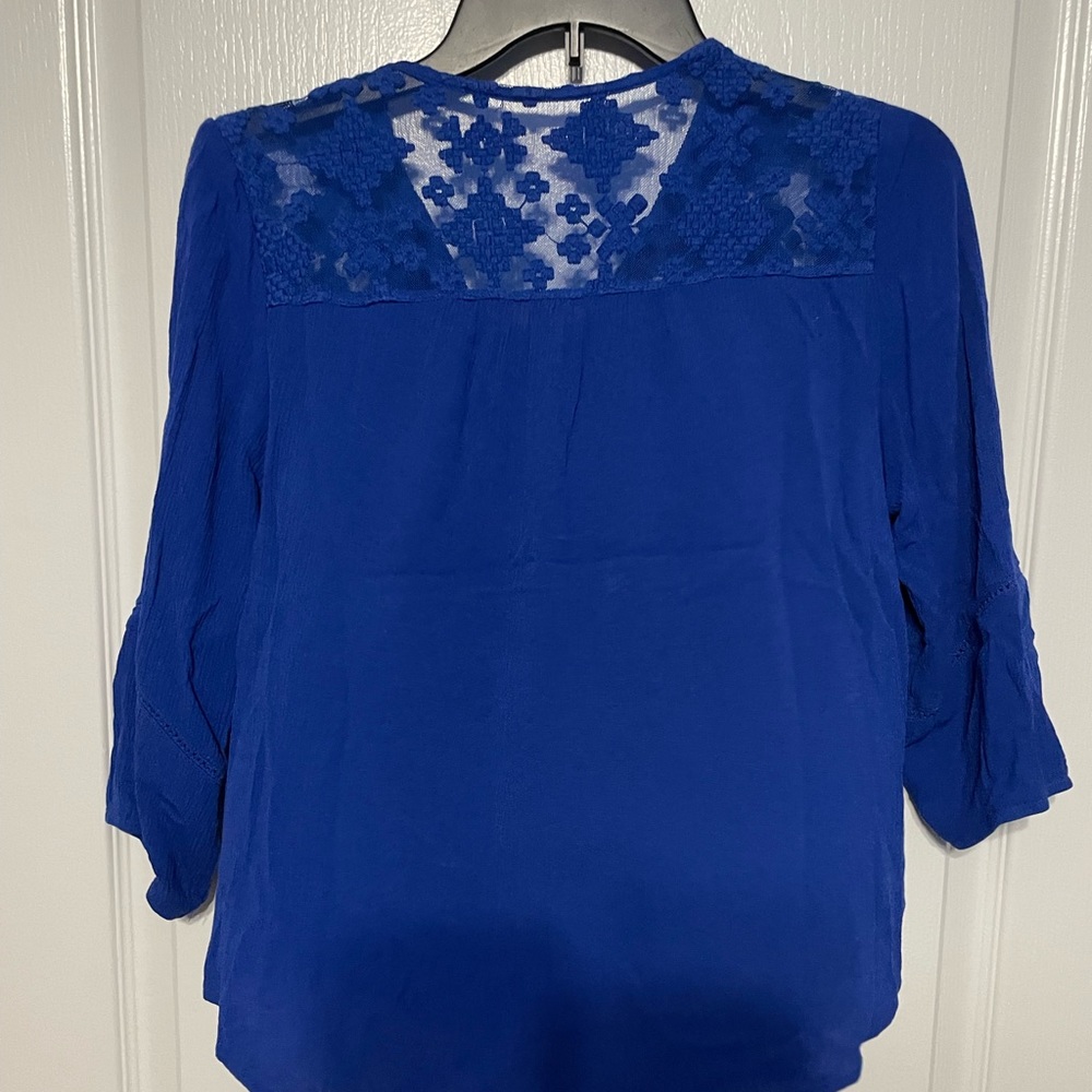 Beautiful women’s lace / crochet design blouse - Picture 3 of 3